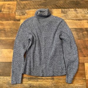 Villager turtleneck size medium like new